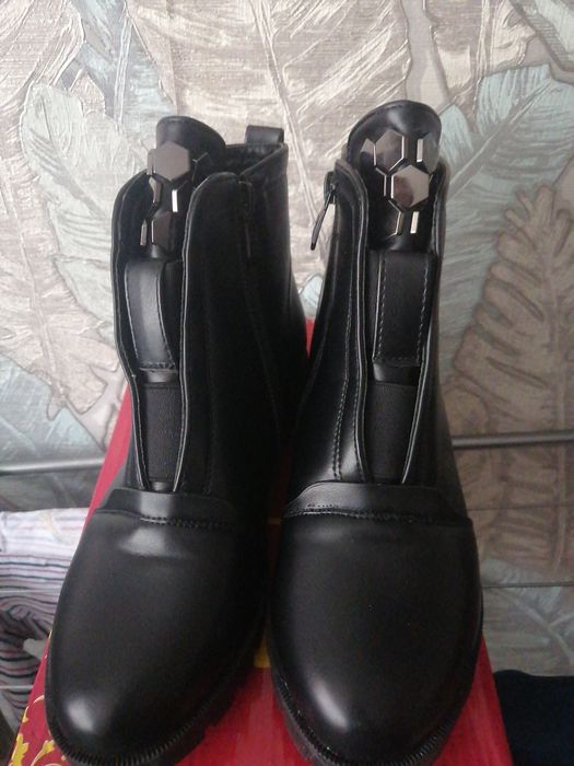 Продам женские ботинки осеннии