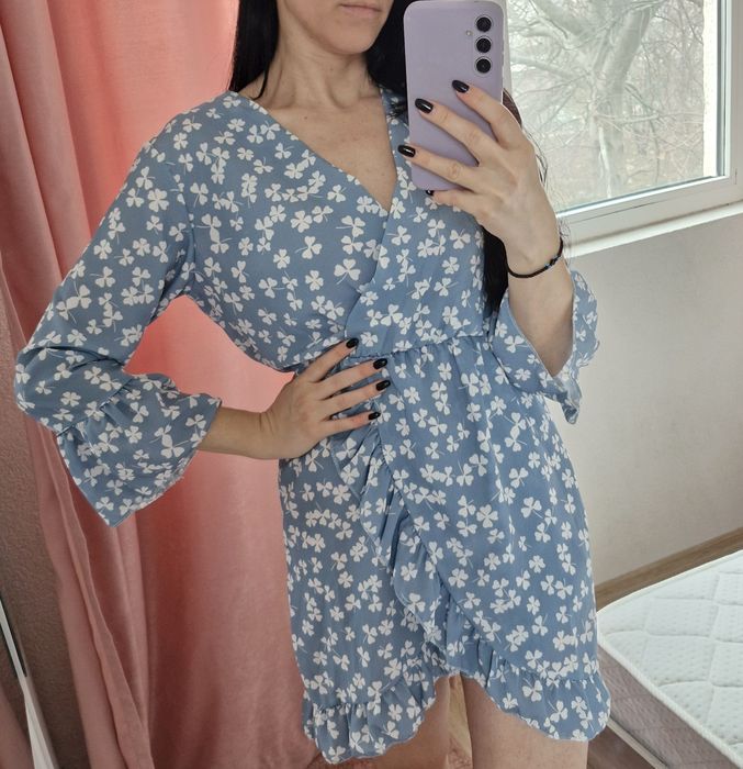 Къса синя рокля с детелинки