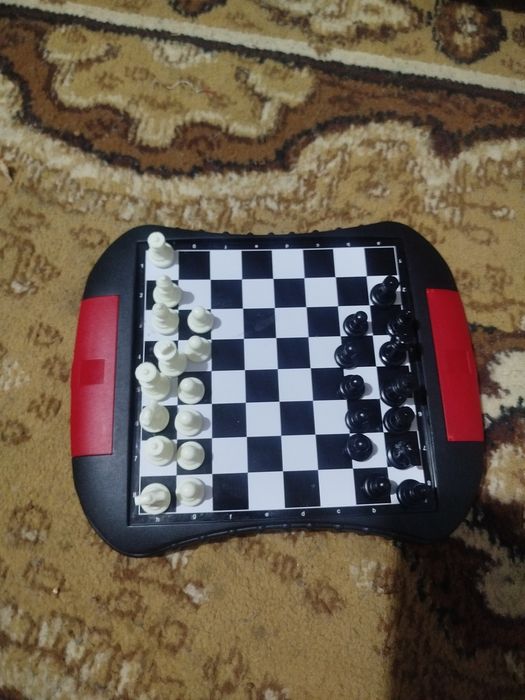 Vând șah cu toate piesele