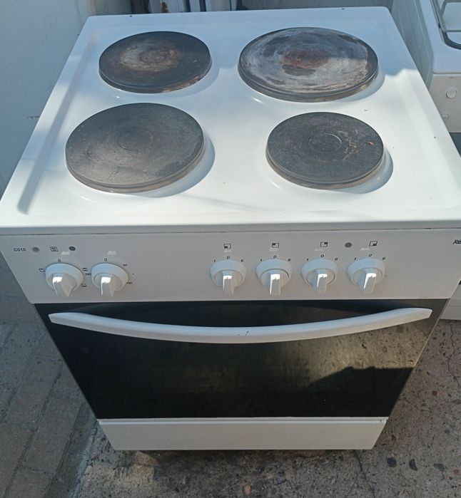 Газовую плиту продам