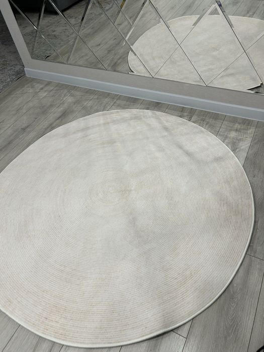 Круглый ковер новый