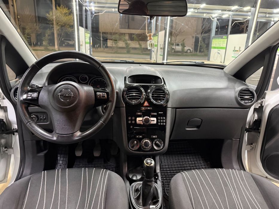 Opel Corsa D 1.2 benzină ediție 111 - 86000 km