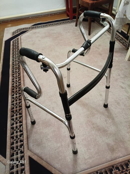 Продам срочно ходунки
