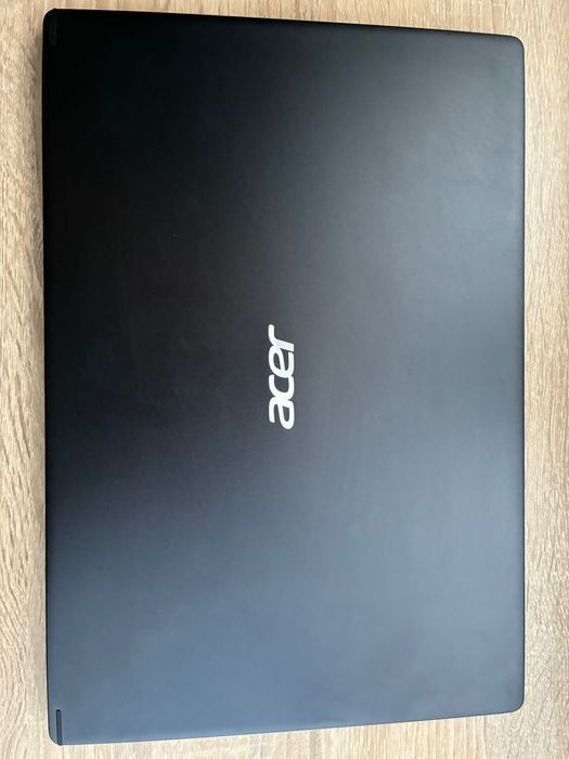 Laptop: Acer Aspire 5
