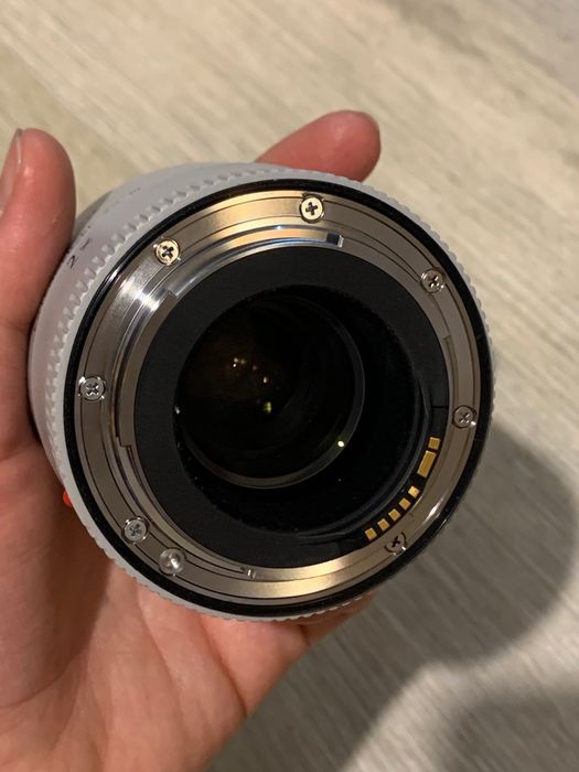 Телеконвертор Canon EF EXTENDER 2X III - с кутия и калъф - почти нов!