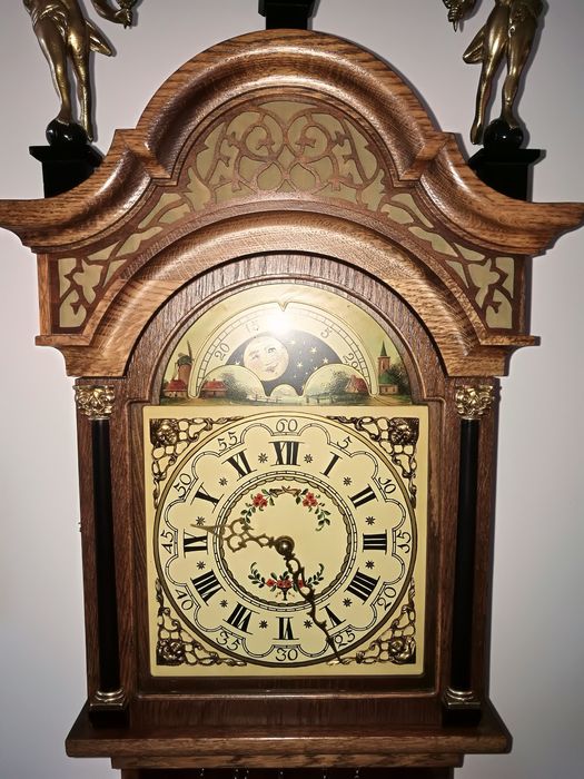 Стенен   бароков  часовник