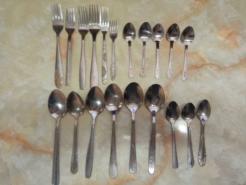 Большие и маленькие ложки, вилки, ножи.Цена за все 26шт 50 тыс