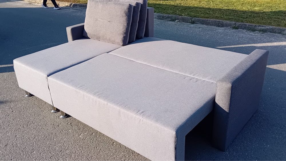 Coltar extensibil cu loc pentru haine