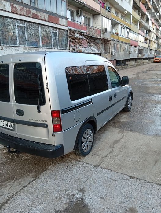 Opel combo 1.7 дизел с климатик и навигация