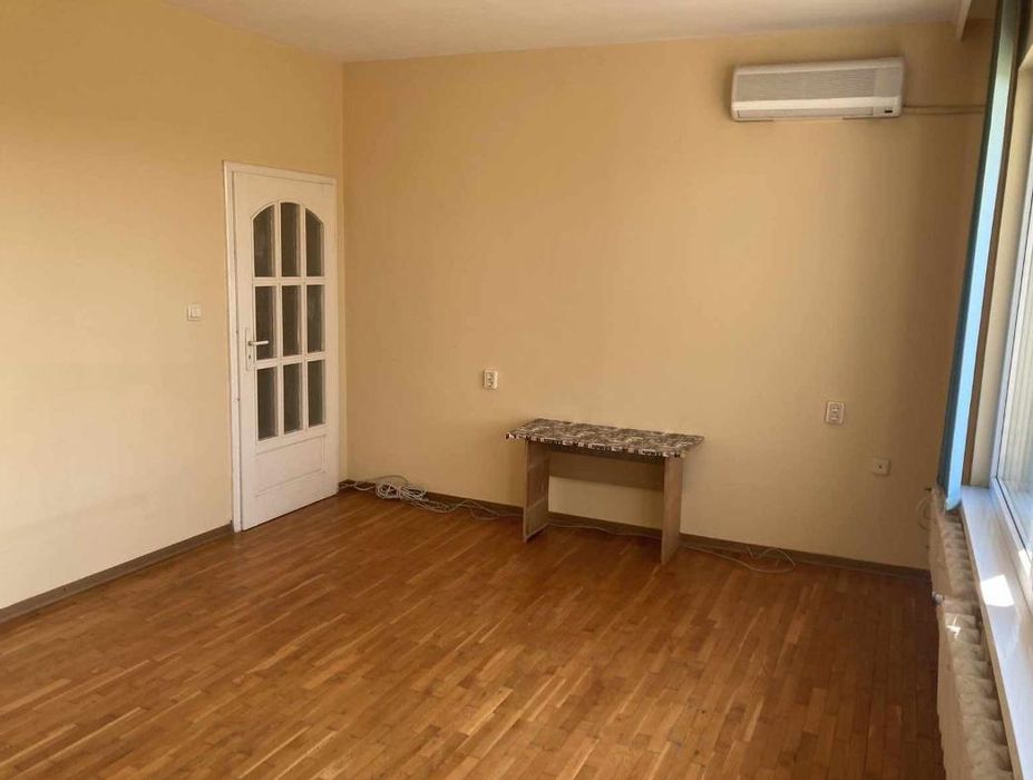 Дава се под наем Двустаен апартамент в Пловдив, Гагарин - 65 кв.м за 300 € - Снимка #1