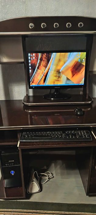 Настольный компьютер i3 с подставкой