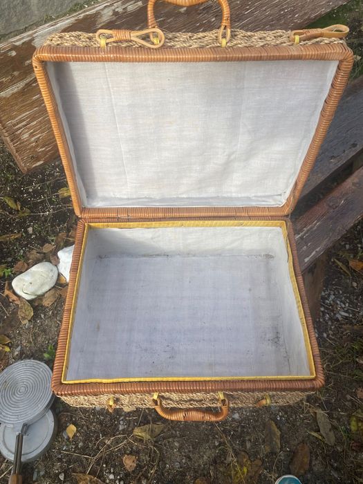 Ръчно плетен куфар от дърво за пикник