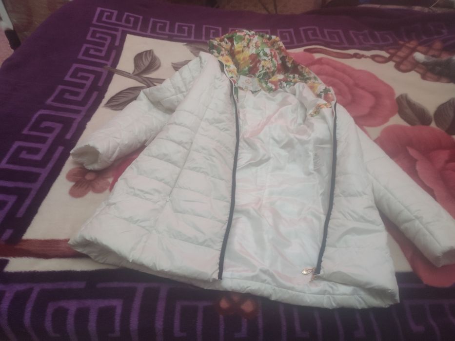 Продам женскую куртку: осень, весна