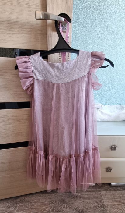 Продам платья на девочку 7-8 лет