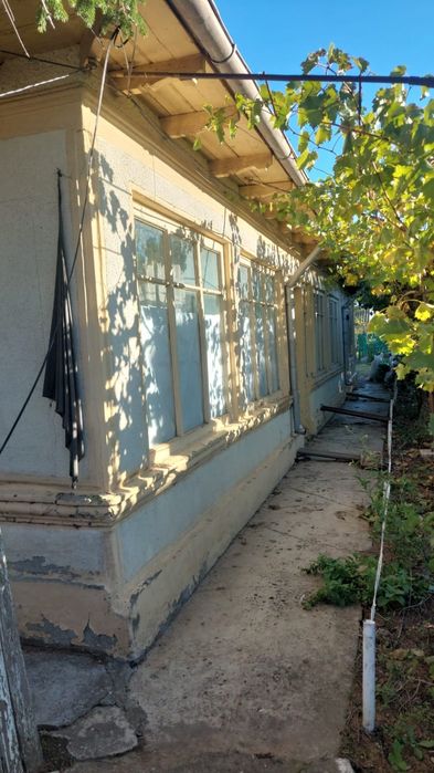 Casa bătrânesca cu teren Ianca
