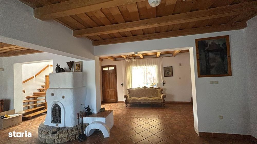 Casa spatioasa cu mansarda  zona Titulescu