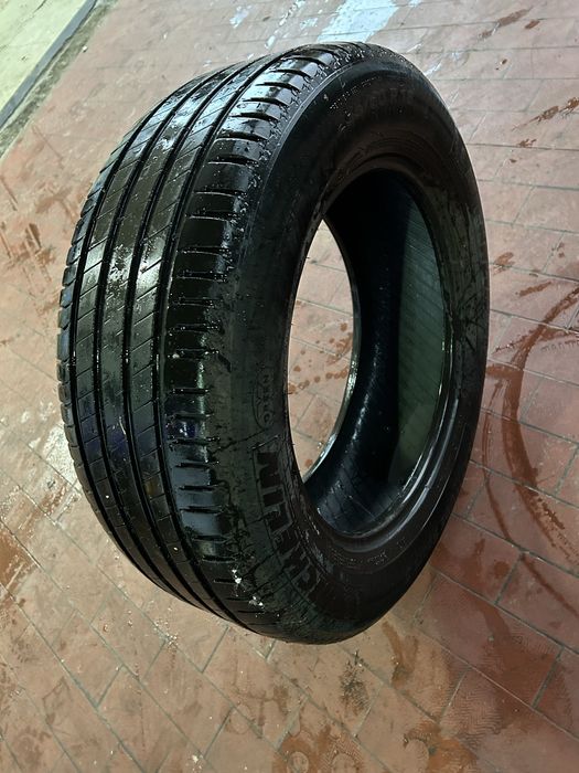 235/60R18 Michellin