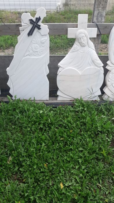 Reducere de preț la monumente funerare,cruci marmură