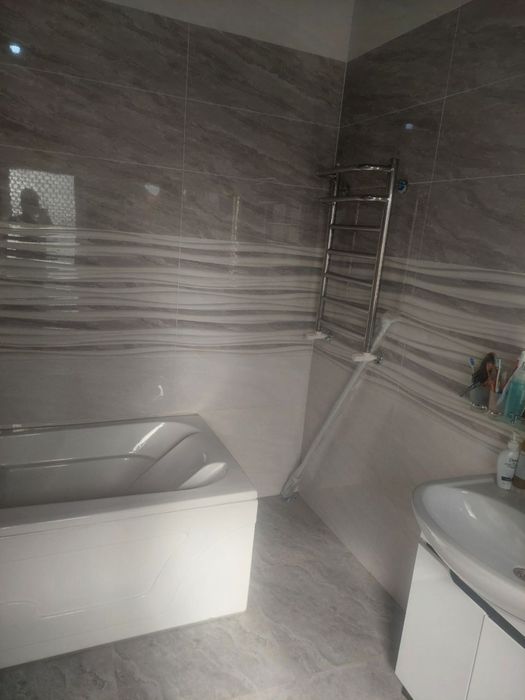 Hovli sotiladi 4-sotu 5-hona + podval 5- hona eyvro remont