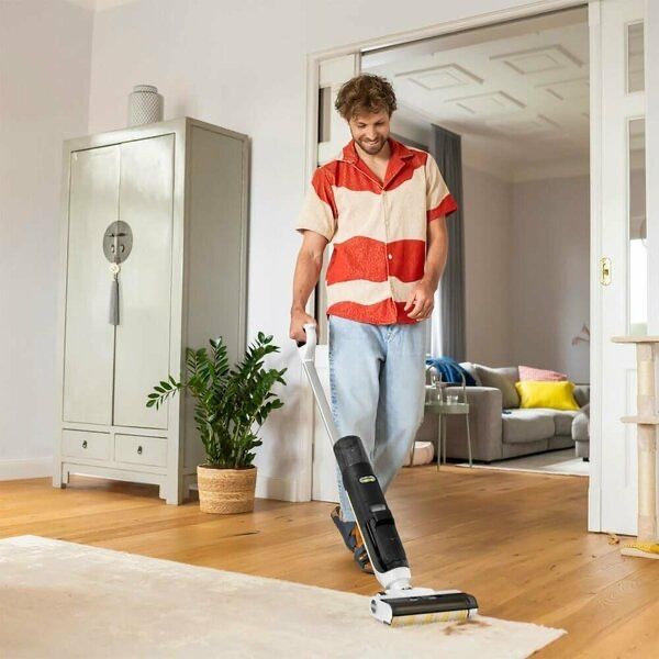 Пылесос Karcher FCV 3, вертикальный, сухой и влажный