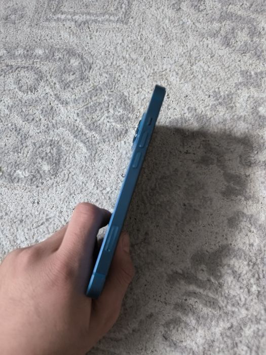 Продам iPhone 13