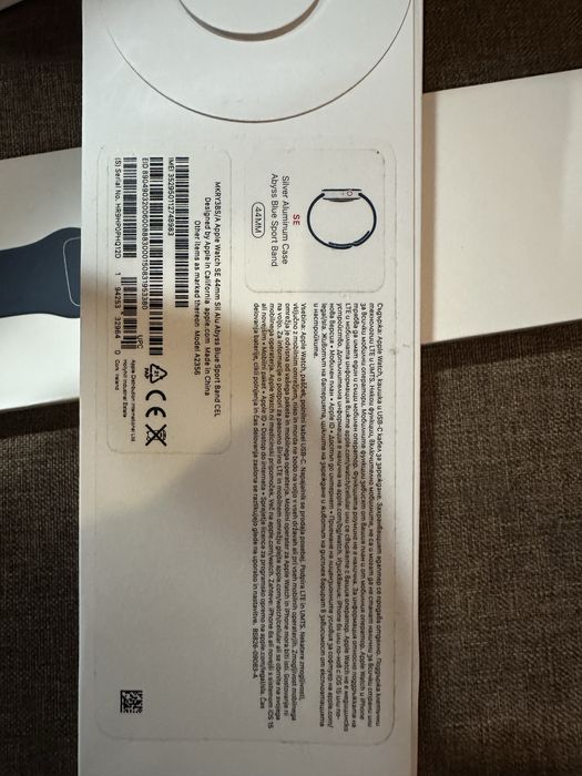 Apple Watch SE 44mm GPS – с кутия – Отлично състояние