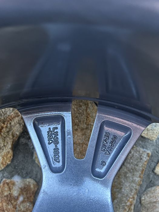 Джанти с гуми 18” 5х108 Titan