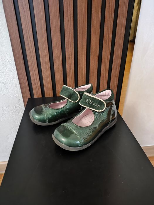 Продам детскую обувь