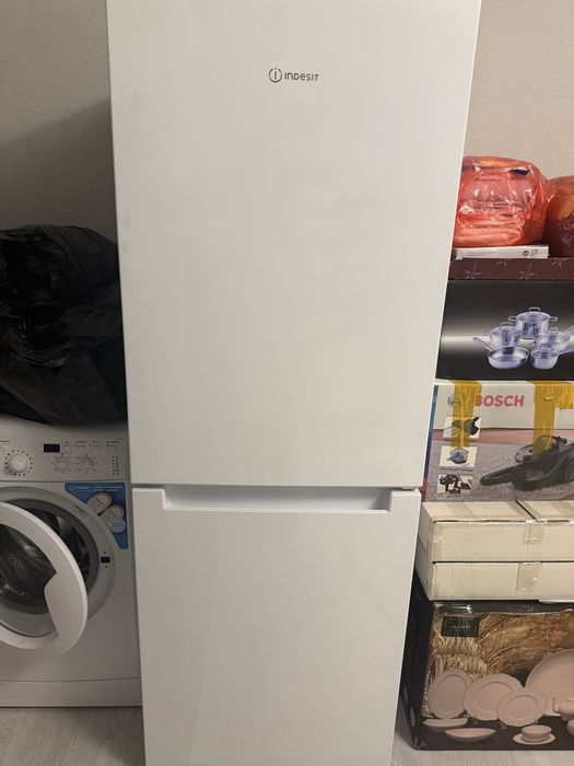 Холодильник indesit