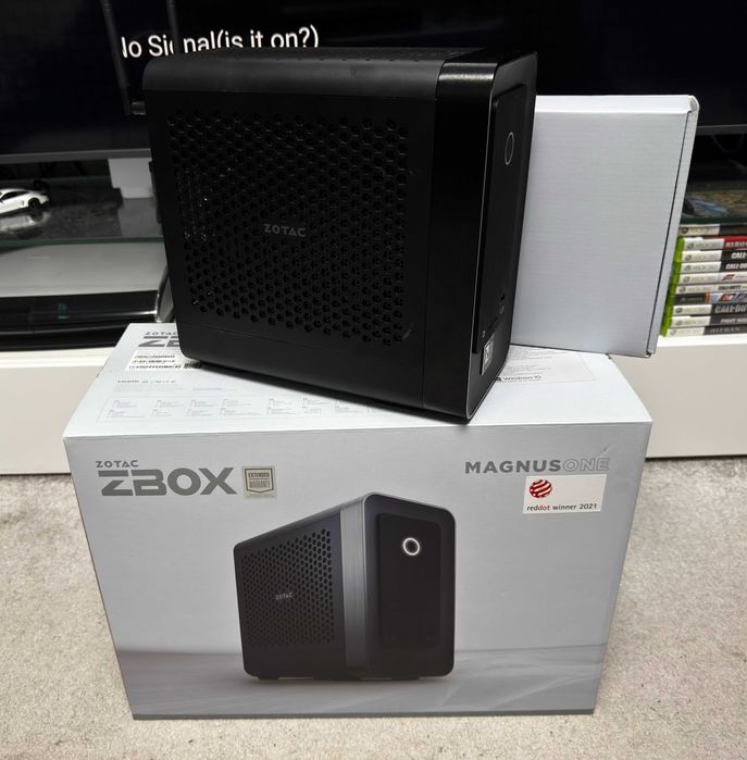 ZOTAC MAGNUS ONE мини геймърски компютър 7-10700, 64GB RAM, RX 580