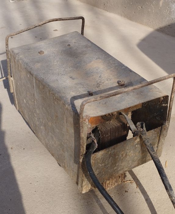 Svarka aparat
Адмотка мис.

Ишлаш куватти 2 3 4 ел