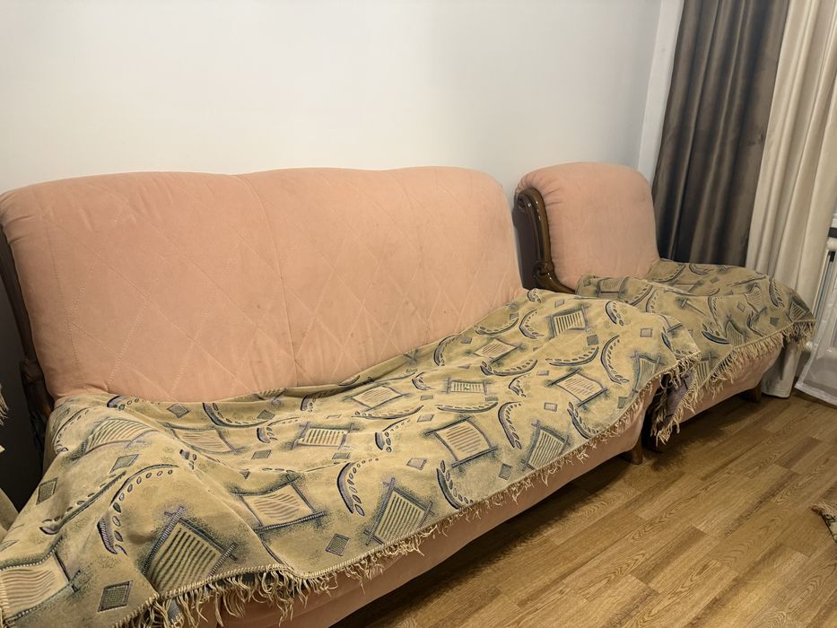 Диван с двумя креслами