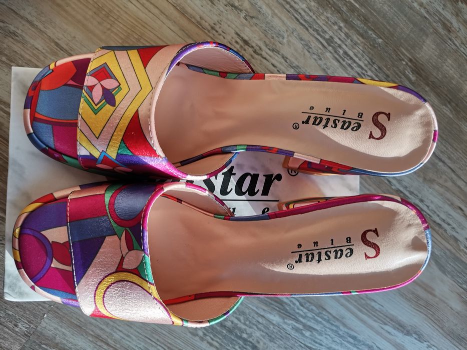 Елегантни цветни чехли