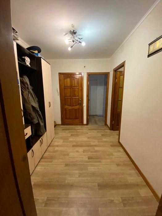 3 комнатная квартира район 10 Школы