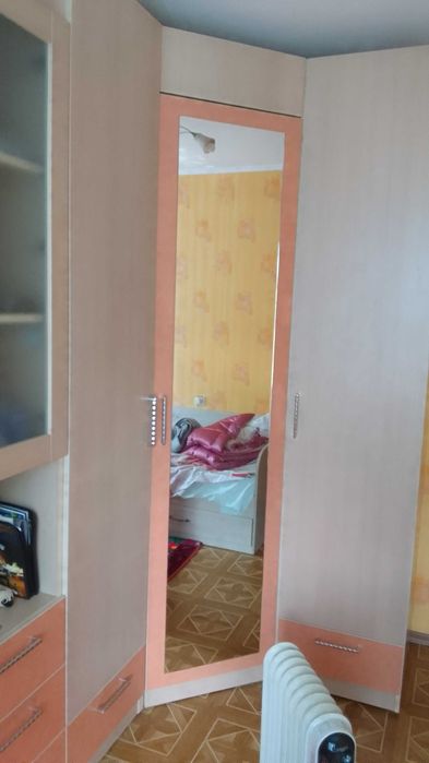 Стол со совместными шкафами