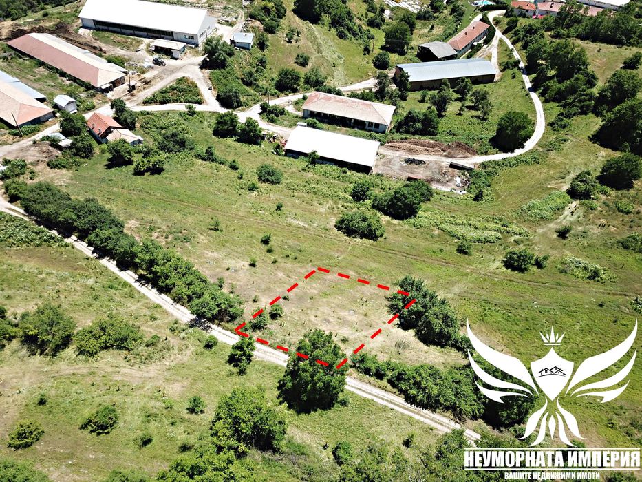 Продавам парцел УПИ 900кв.м. в село Орехово обл.Смолян