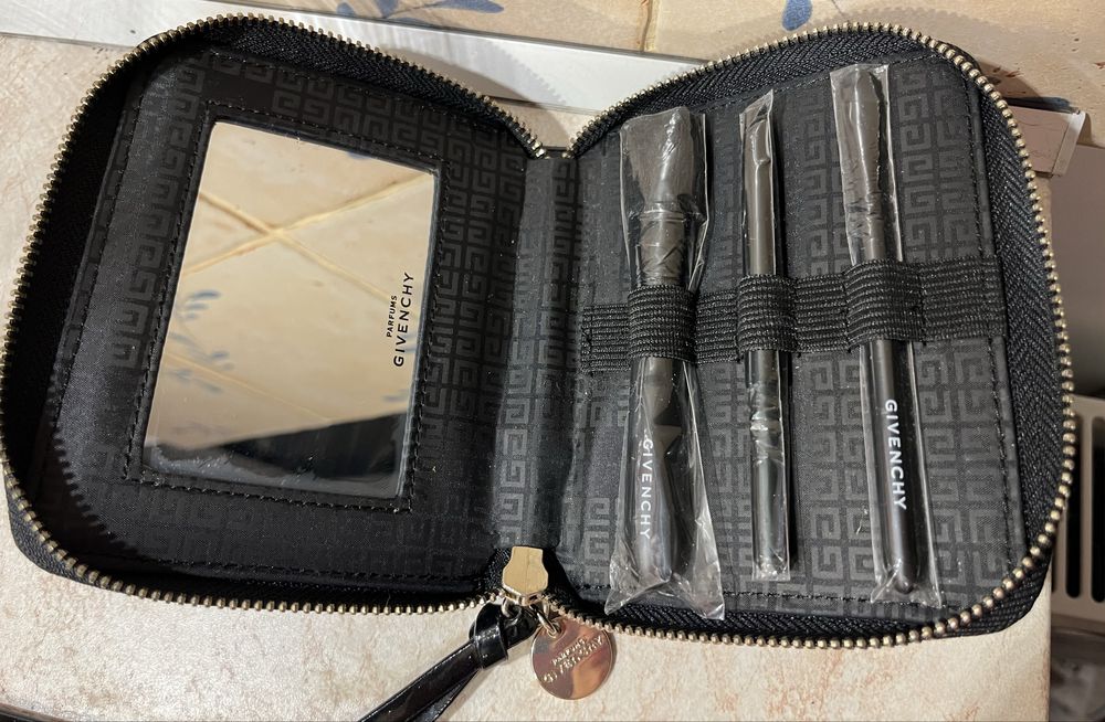 Set compact pensule de machiaj Givenchy
