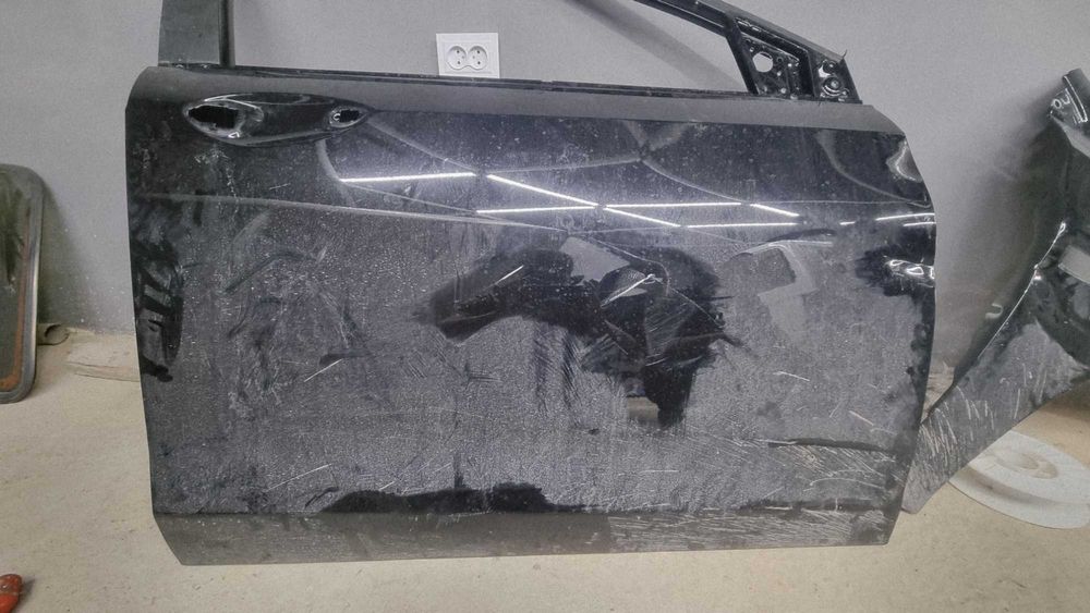 Onix o'ng tomon old eshik va krilo