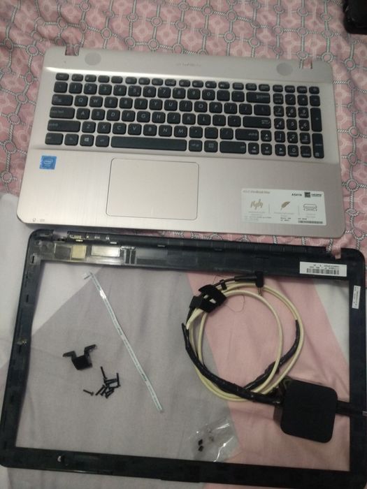 Laptop asus pentru piese, se vinde tot sau pe bucati