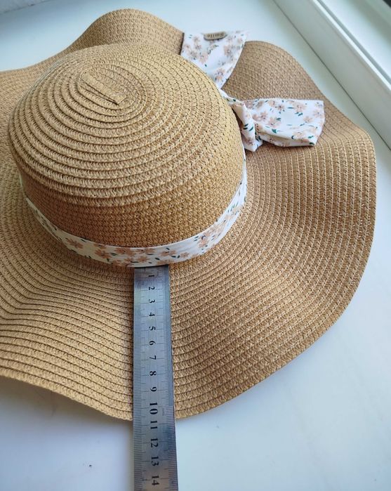 Женская соломенная шляпа с большими полями