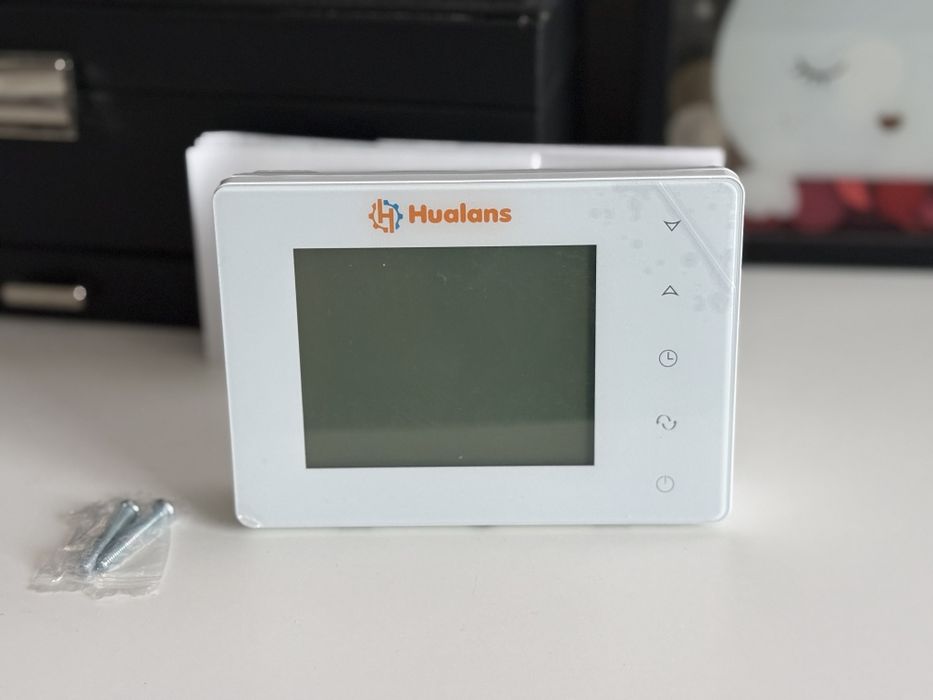 Termostat programabil pe baterii pentru centrala 2 fire