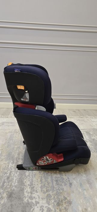 Автокресло Chicco isofix