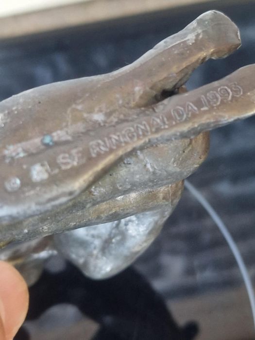 Авторска бронзова статуетка