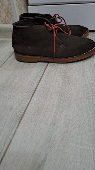 Продам осенние ботинки замшевые