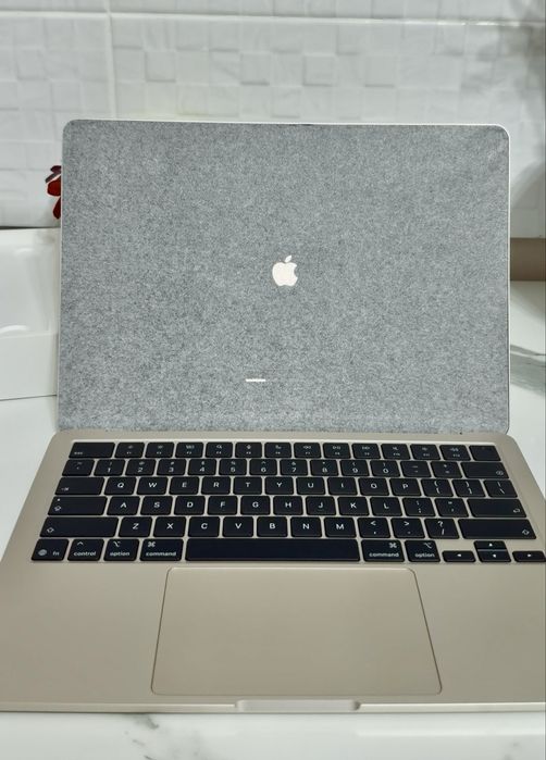 Ноутбук Macbook Air 13  APPLE M5, ssd 512 , 2026