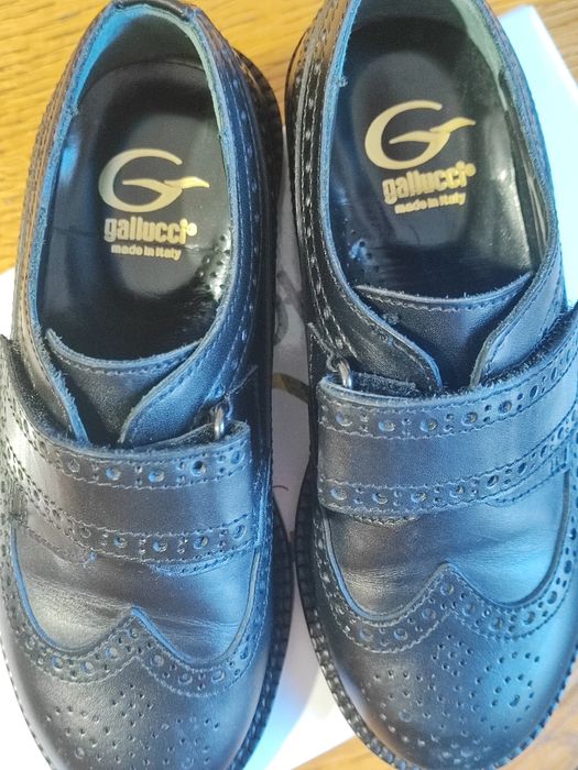 Продам детские туфли.