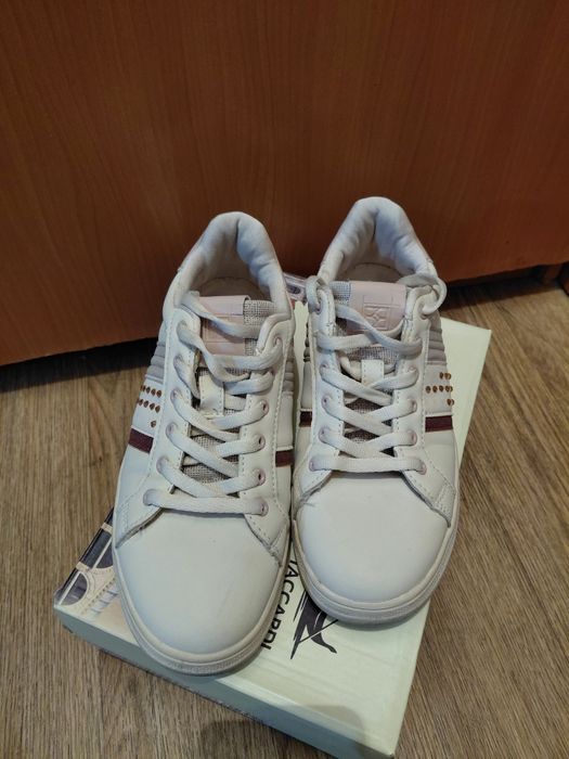 Жас өспірімдерге арналған кеды сатылады