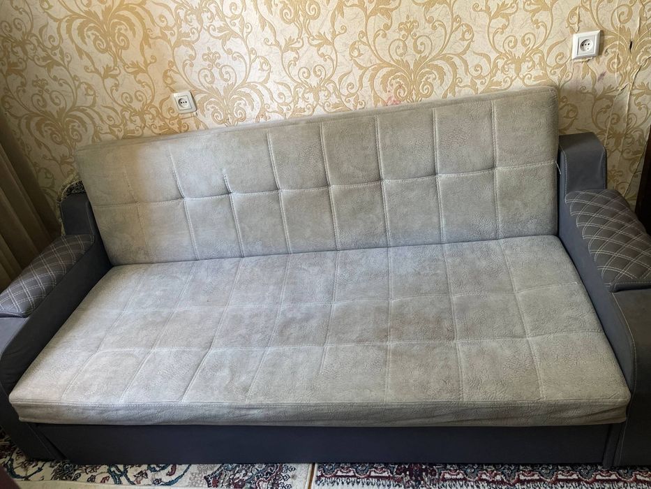 Divan sotiladi srochna