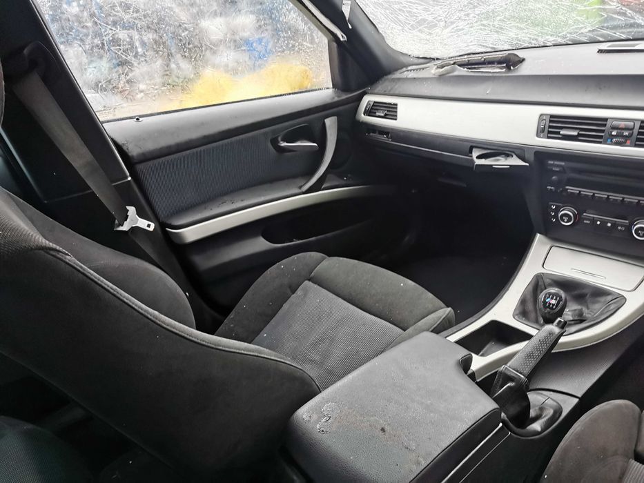 Dezmembrez bmw seria 3 e90 330 D m-pachet/bara spate e90 M /stop e90