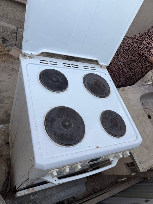 Продаётся Электрическая Плита Российский Очень хороший и Вытяжка